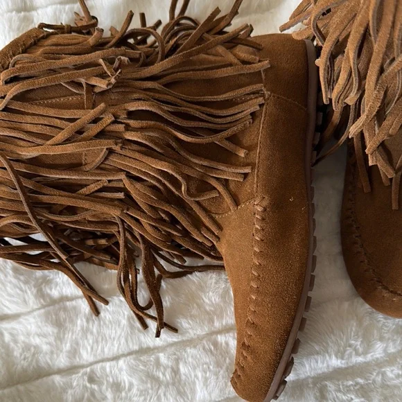 Minnetonka Tan Fringe Moccasin Boots - Picture 9 of 11